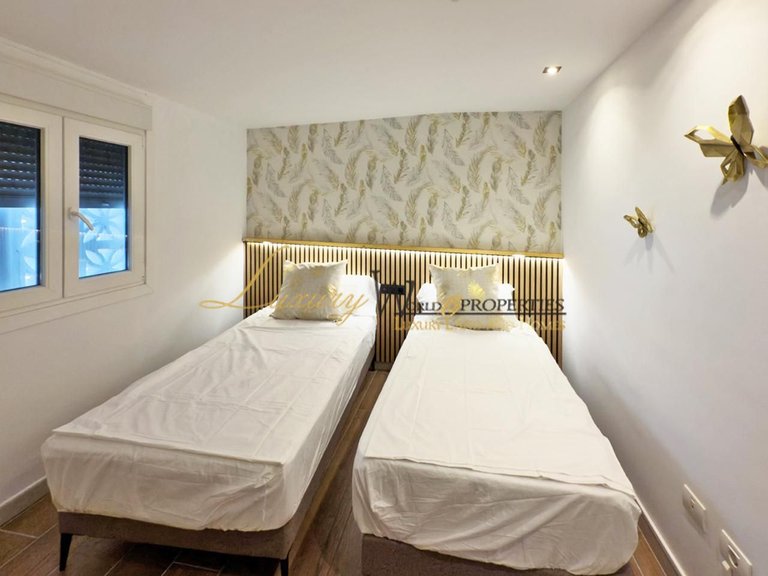 Apartment for Sale in Los Cristianos, Tenerife, España 9