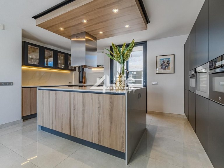 Villa for Sale in Costa Adeje, Adeje 3