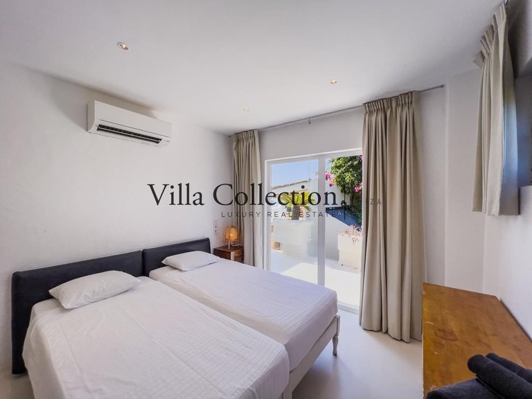 Villa for Sale in Santa Eulalia Del Rio, Balearic Islands 26