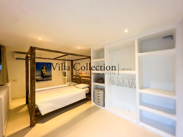 Villa for Sale in Santa Eulalia Del Rio, Balearic Islands 35