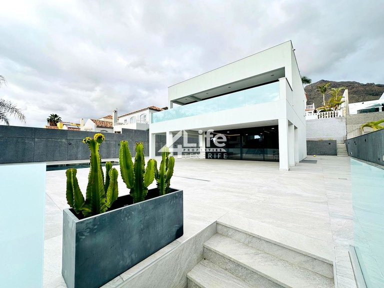 Villa for Sale in Costa Adeje, Adeje 30