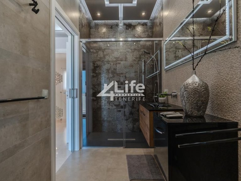 Villa for Sale in Costa Adeje, Adeje 31