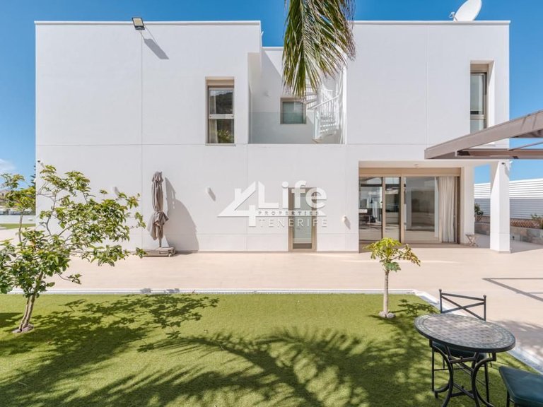 Villa for Sale in Costa Adeje, Adeje 11