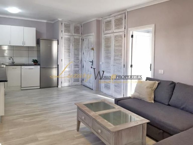 Apartment for Sale in Playa Paraiso, Tenerife, España 4