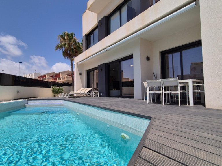 Villa for Sale in Costa Blanca Torrevieja, Alicante 1