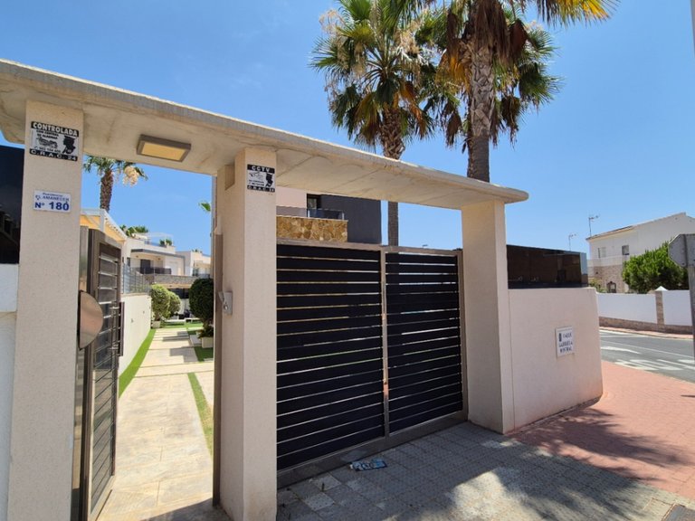 Villa for Sale in Costa Blanca Torrevieja, Alicante 4