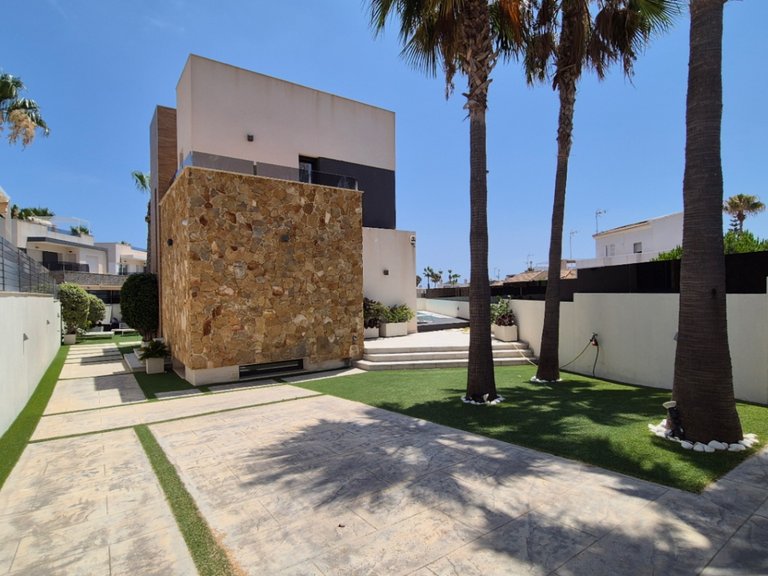 Villa for Sale in Costa Blanca Torrevieja, Alicante 5