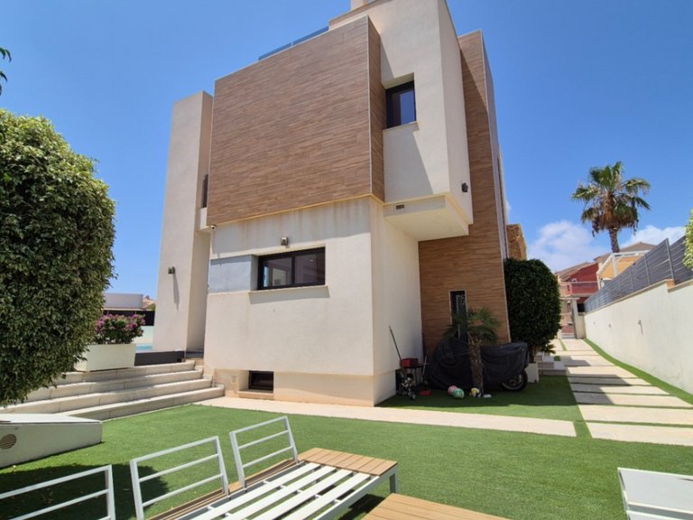 Villa for Sale in Costa Blanca Torrevieja, Alicante 6