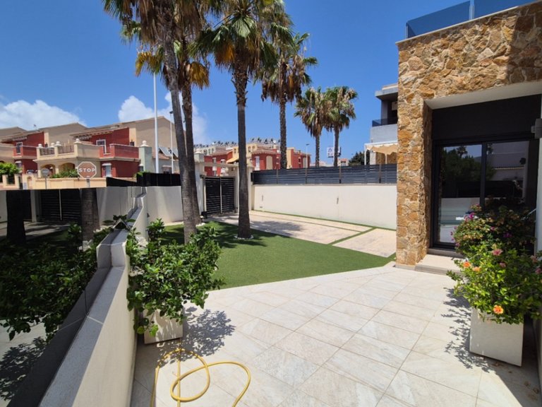 Villa for Sale in Costa Blanca Torrevieja, Alicante 10
