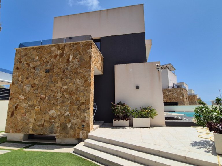 Villa for Sale in Costa Blanca Torrevieja, Alicante 11
