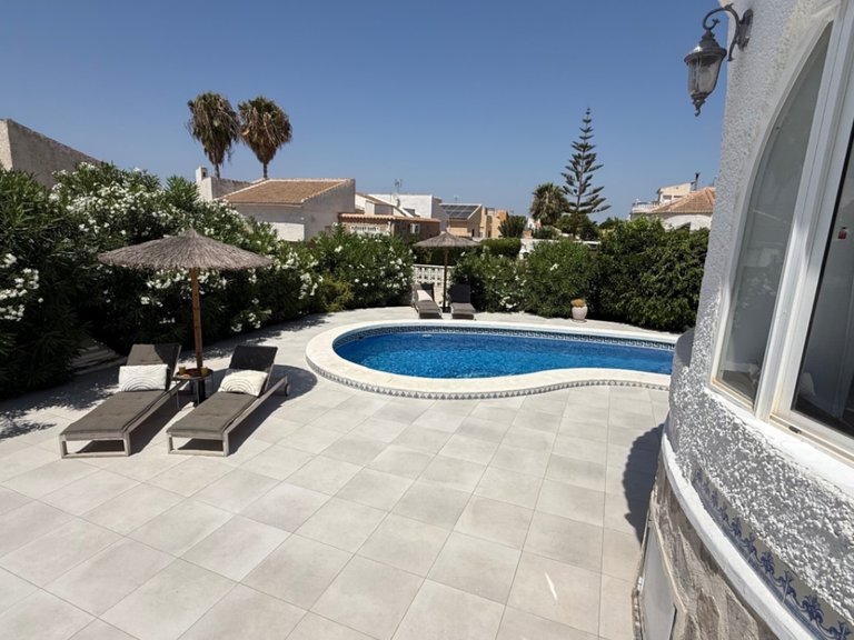 Villa for Sale in Costa Blanca Torrevieja, Alicante 5