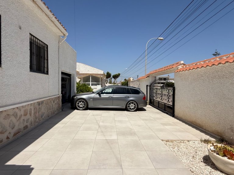 Villa for Sale in Costa Blanca Torrevieja, Alicante 38