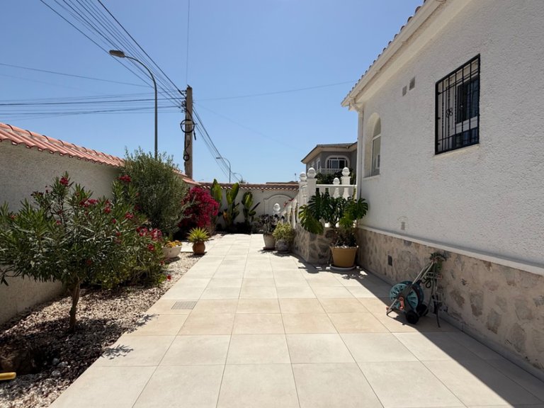 Villa for Sale in Costa Blanca Torrevieja, Alicante 39