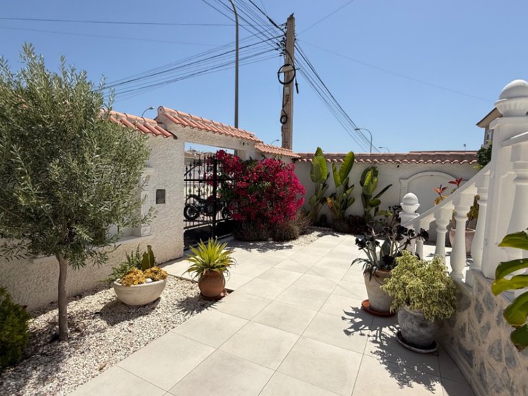Villa for Sale in Costa Blanca Torrevieja, Alicante 40