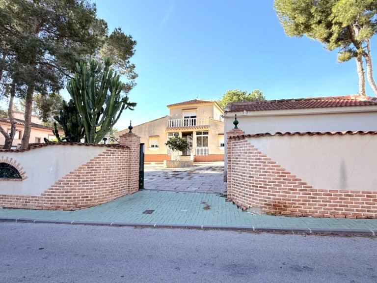 Villa for Sale in Costa Blanca Pilar De La Horadada, Alicante 1