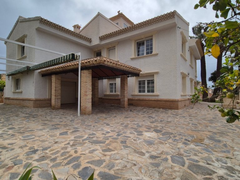 Villa for Sale in Inland Orihuela, Alicante 1