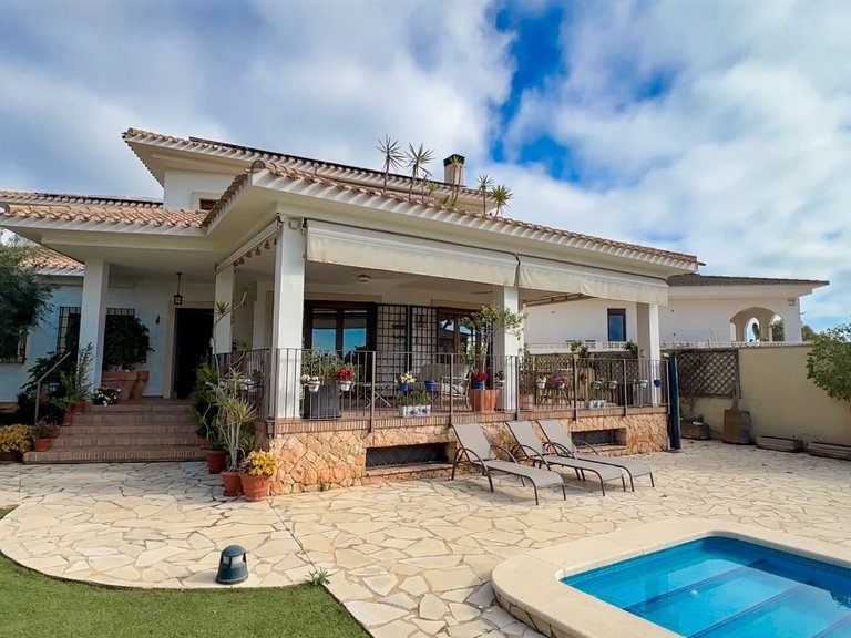 Villa for Sale in Costa Blanca Dehesa De Campoamor, Alicante 1