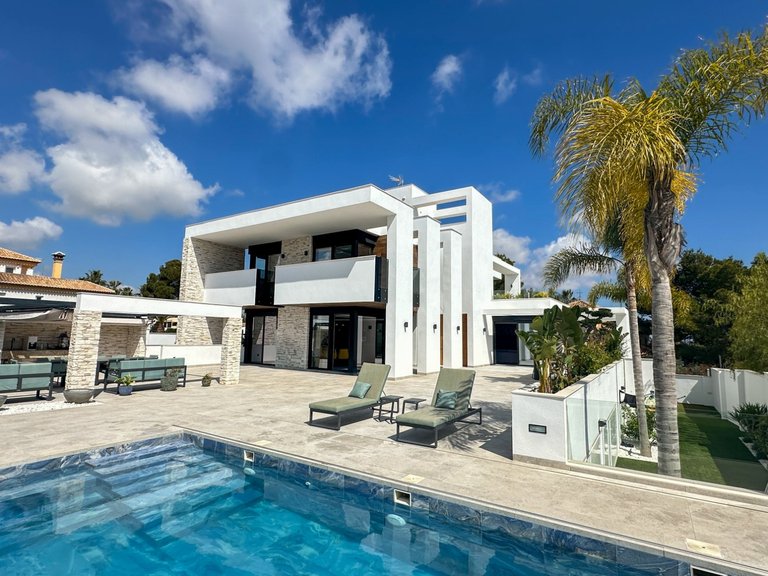 Villa for Sale in Costa Blanca Orihuela Costa, Alicante 1