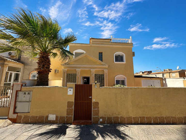 Villa for Sale in Costa Blanca Torrevieja, Alicante 1