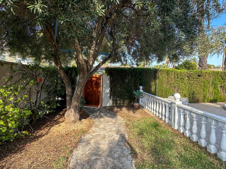 Villa for Sale in Cabo Roig, Alicante 37