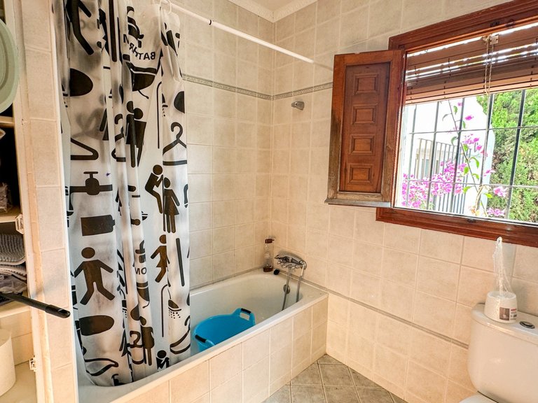 Villa for Sale in Cabo Roig, Alicante 32
