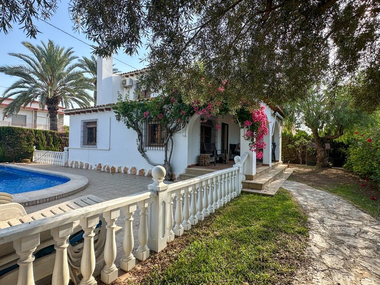 Villa for Sale in Cabo Roig, Alicante 44