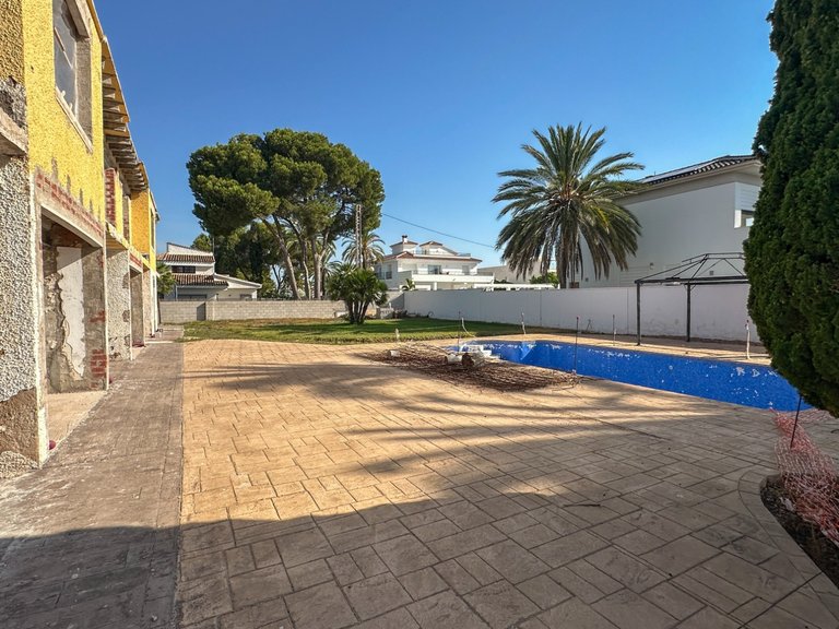 Villa for Sale in Costa Blanca Cabo Roig, Alicante 5