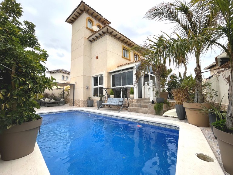 Villa for Sale in Orihuela Costa, Alicante 2