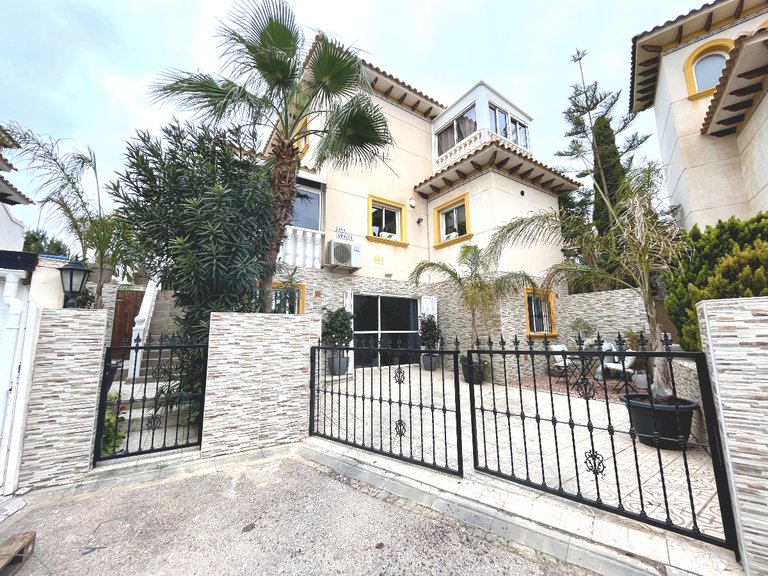 Villa for Sale in Orihuela Costa, Alicante 1