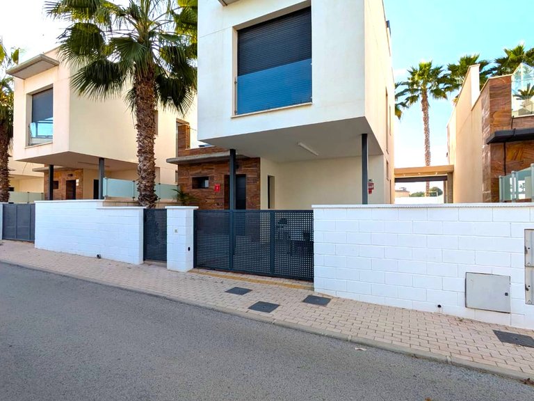 Villa for Sale in Cabo Roig, Alicante 39