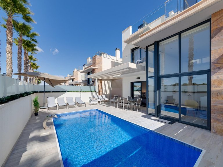 Villa for Sale in Cabo Roig, Alicante 2