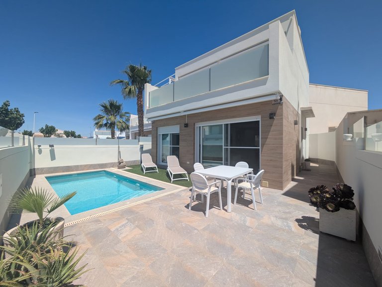 Villa for Sale in San Pedro Del Pinatar, Murcia 1