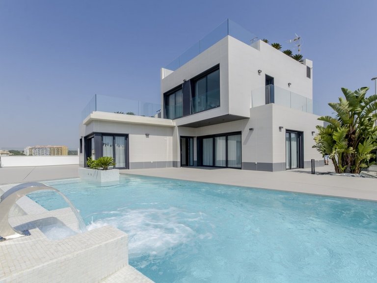 Villa for Sale in Campoamor, Alicante 1