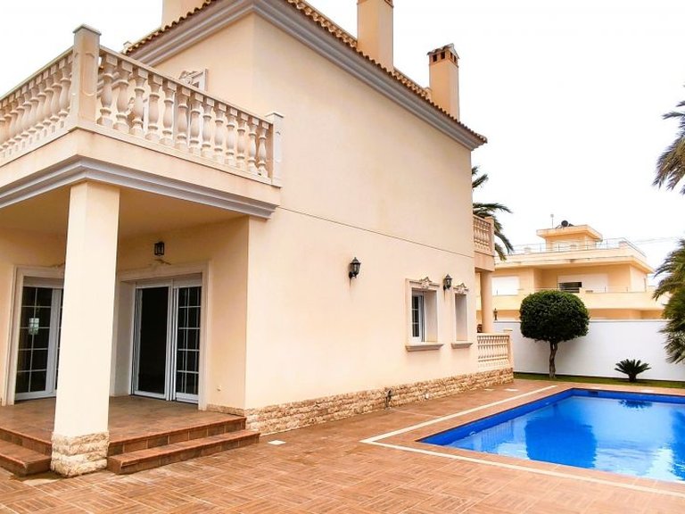 Villa for Sale in Cabo Roig, Alicante 2