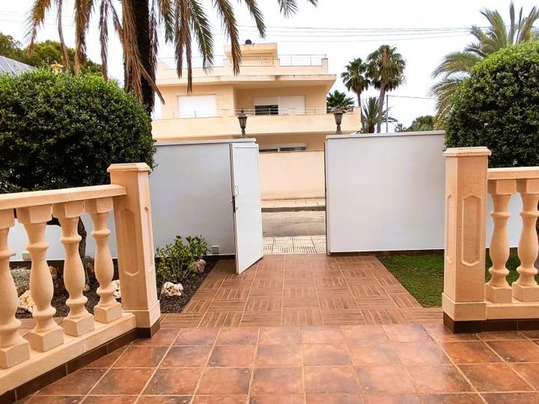 Villa for Sale in Cabo Roig, Alicante 3