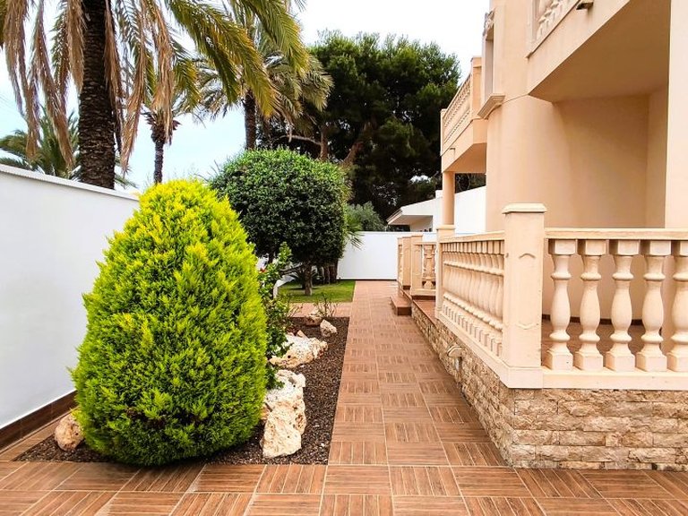 Villa for Sale in Cabo Roig, Alicante 5