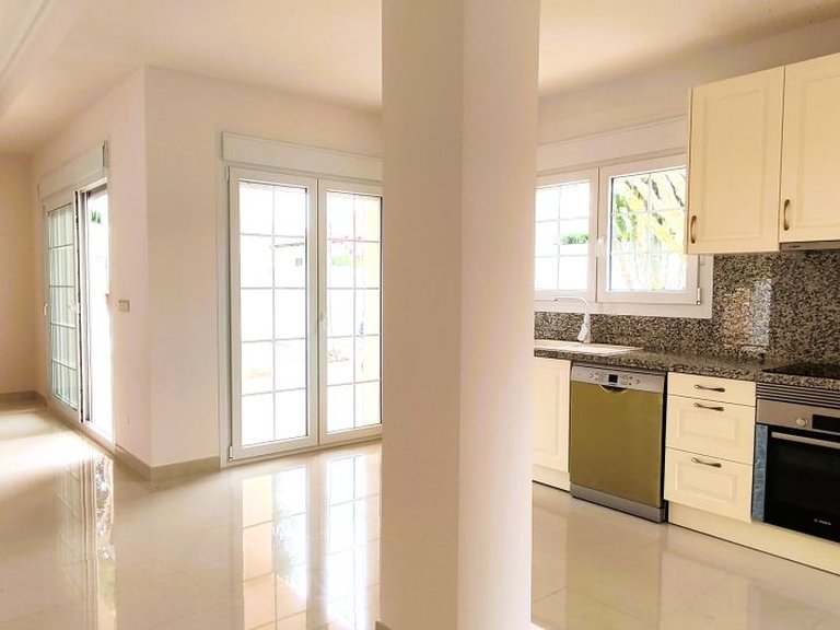 Villa for Sale in Cabo Roig, Alicante 8