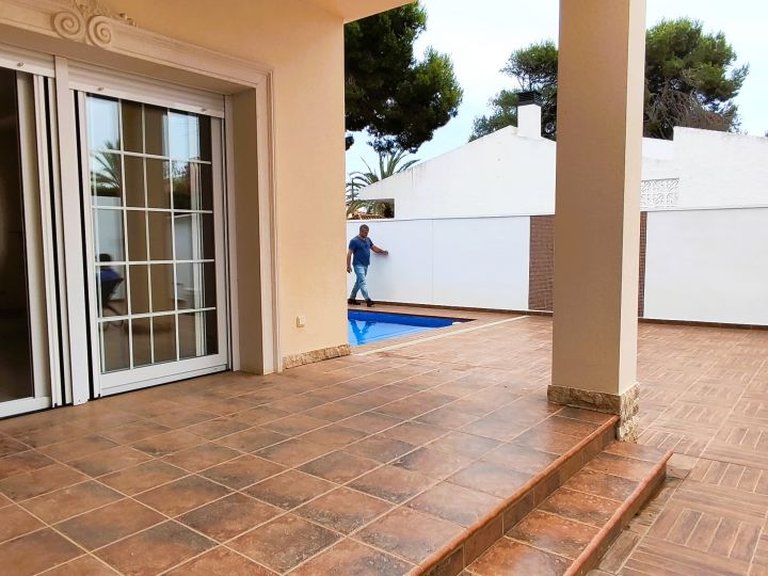 Villa for Sale in Cabo Roig, Alicante 9
