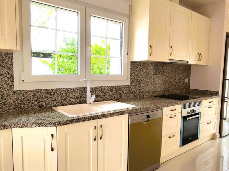 Villa for Sale in Cabo Roig, Alicante 11