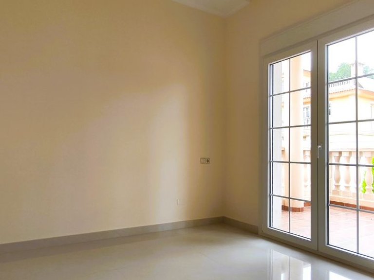 Villa for Sale in Cabo Roig, Alicante 12
