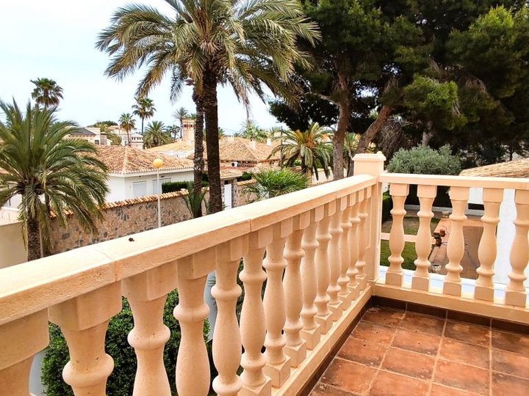 Villa for Sale in Cabo Roig, Alicante 17
