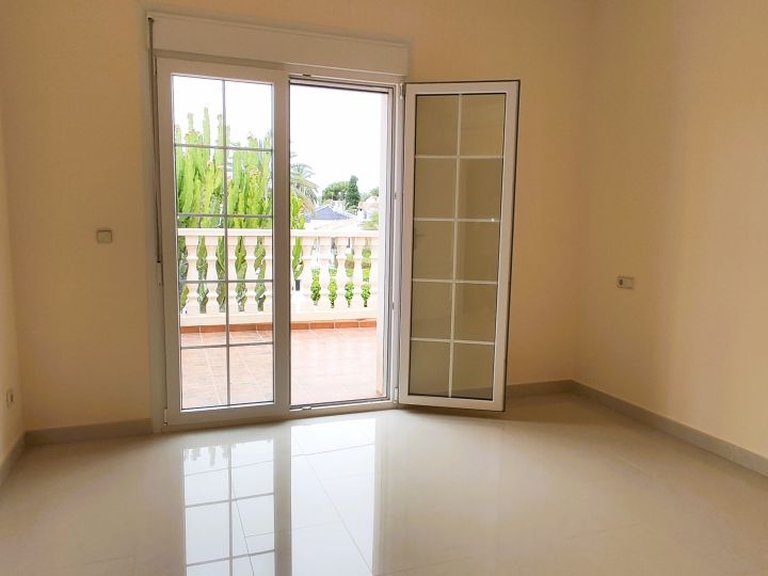 Villa for Sale in Cabo Roig, Alicante 19