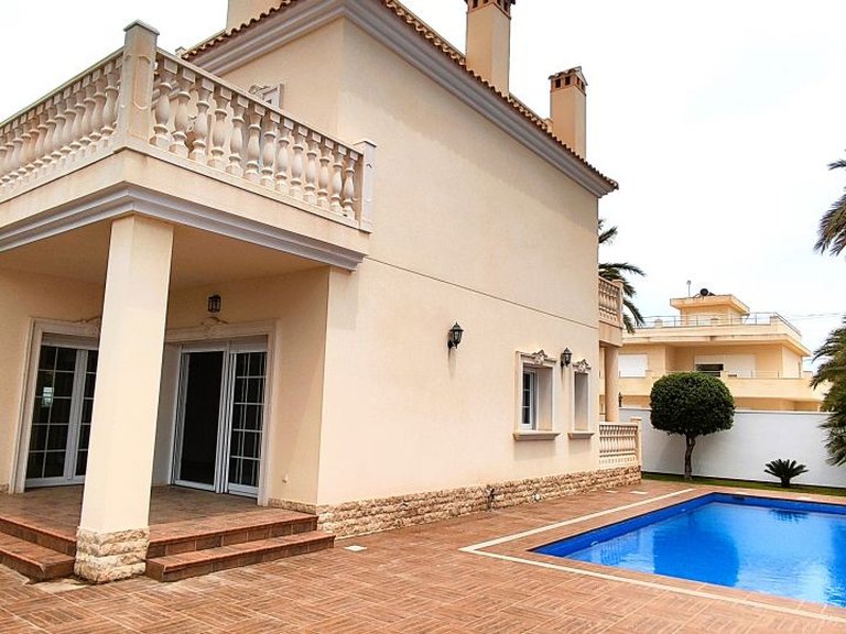 Villa for Sale in Cabo Roig, Alicante 25