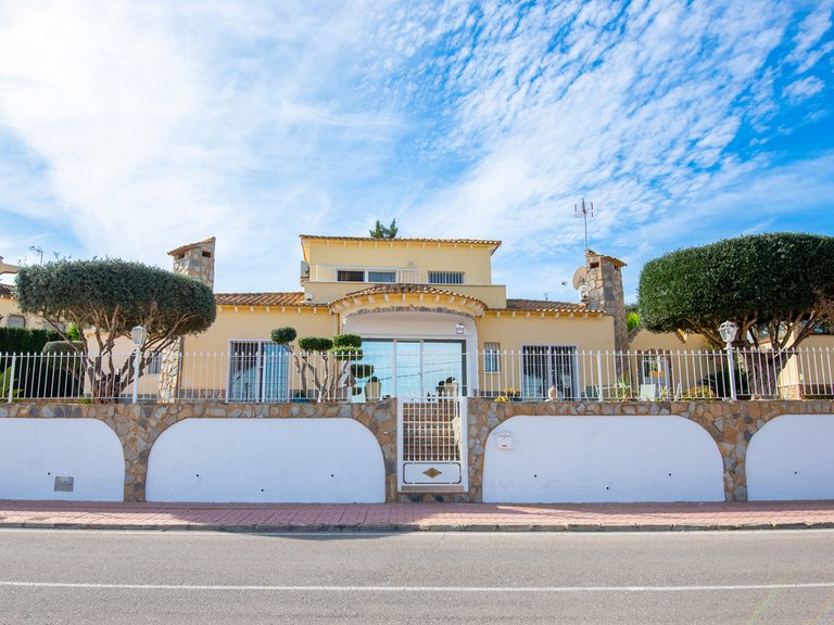 Villa for Sale in Algorfa, Alicante 1