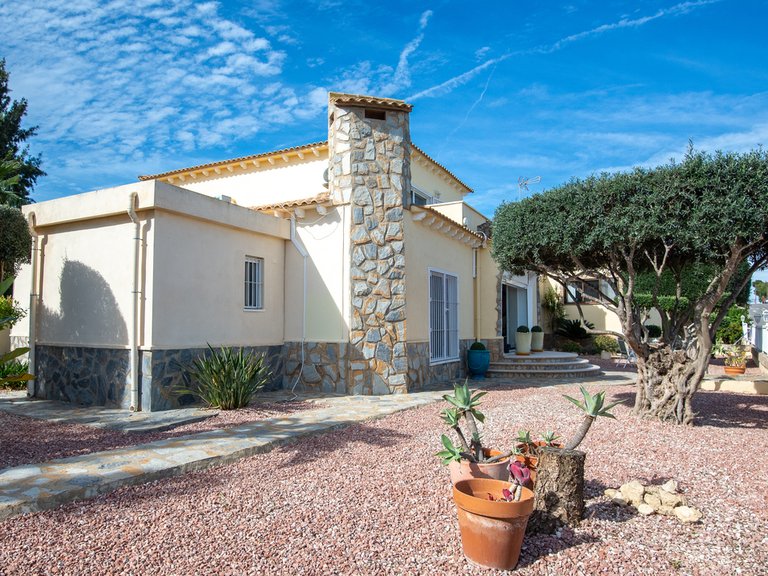 Villa for Sale in Algorfa, Alicante 3