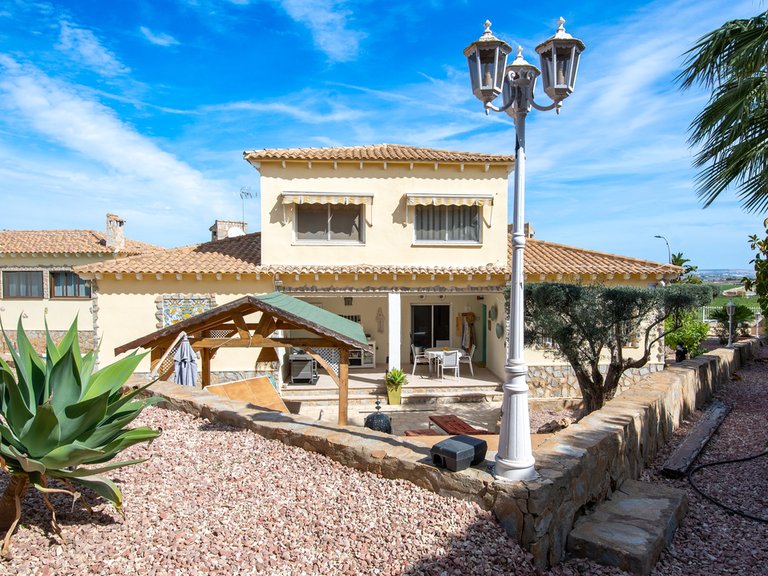 Villa for Sale in Algorfa, Alicante 39
