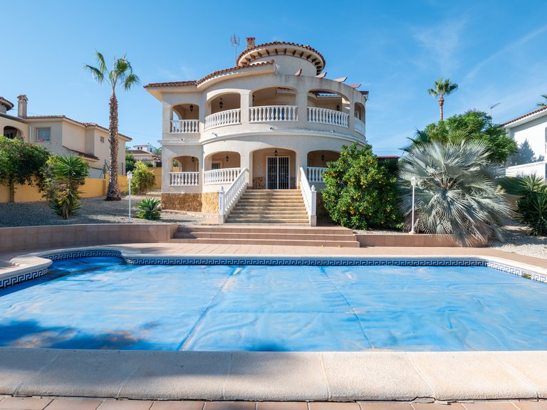 Villa for Sale in Algorfa, Alicante 1