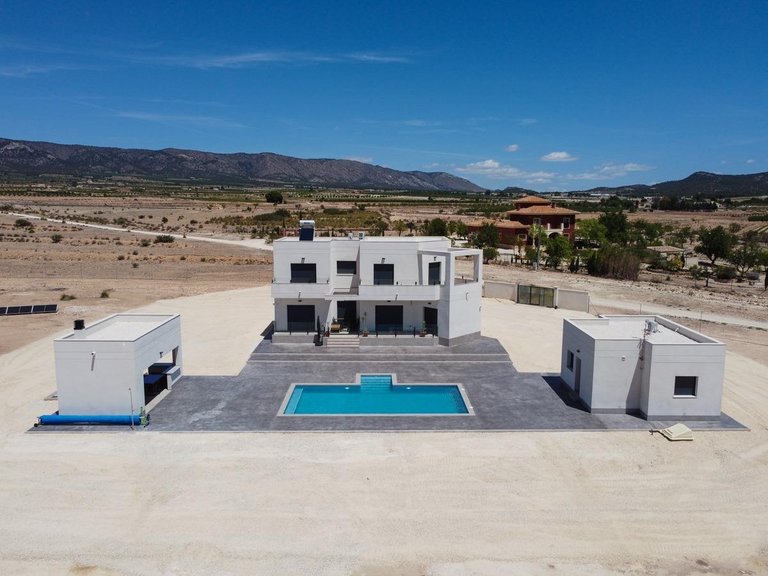 Villa for Sale in Pinoso, Alicante 1