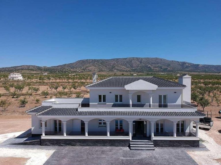 Villa for Sale in Pinoso, Alicante 1