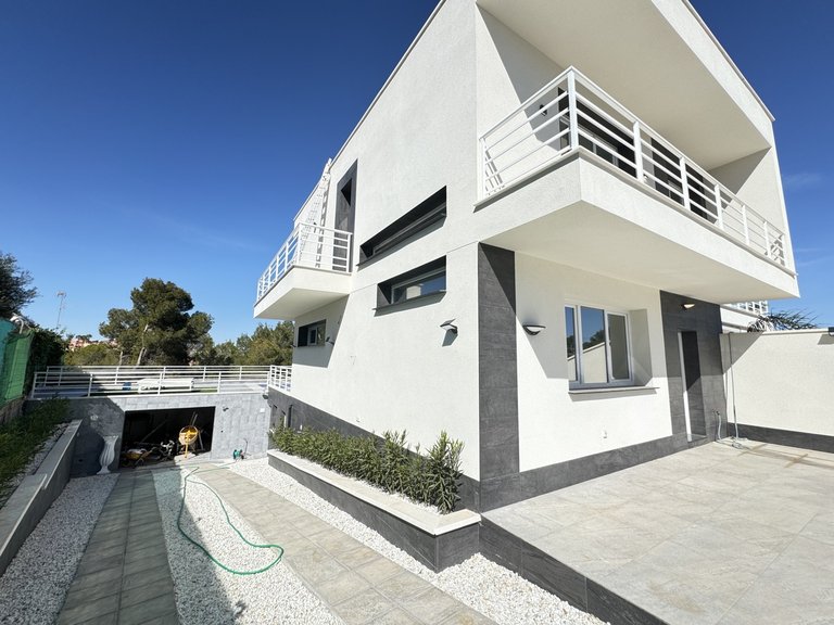 Villa for Sale in Los Balcones, Alicante 18